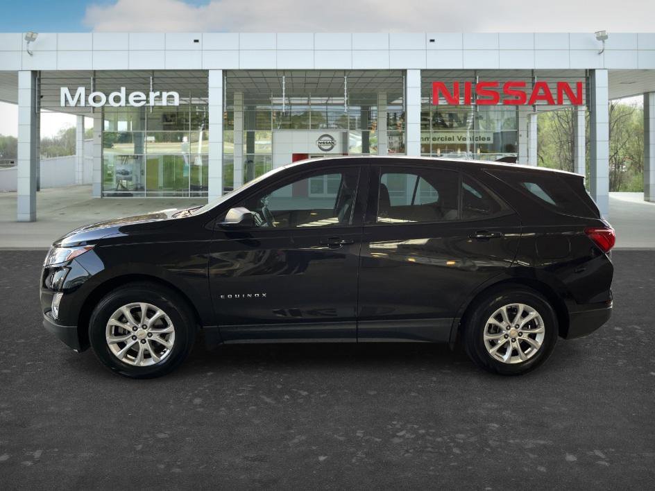 Used 2018 Chevrolet Equinox LS image 2