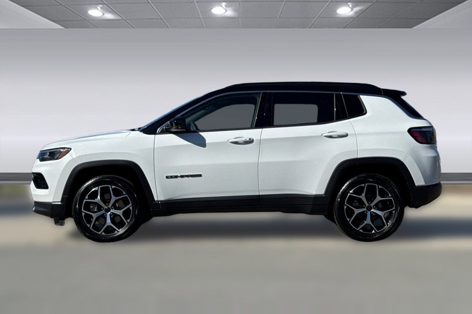 Used 2025 Jeep Compass Limited AWD/4WD image 2