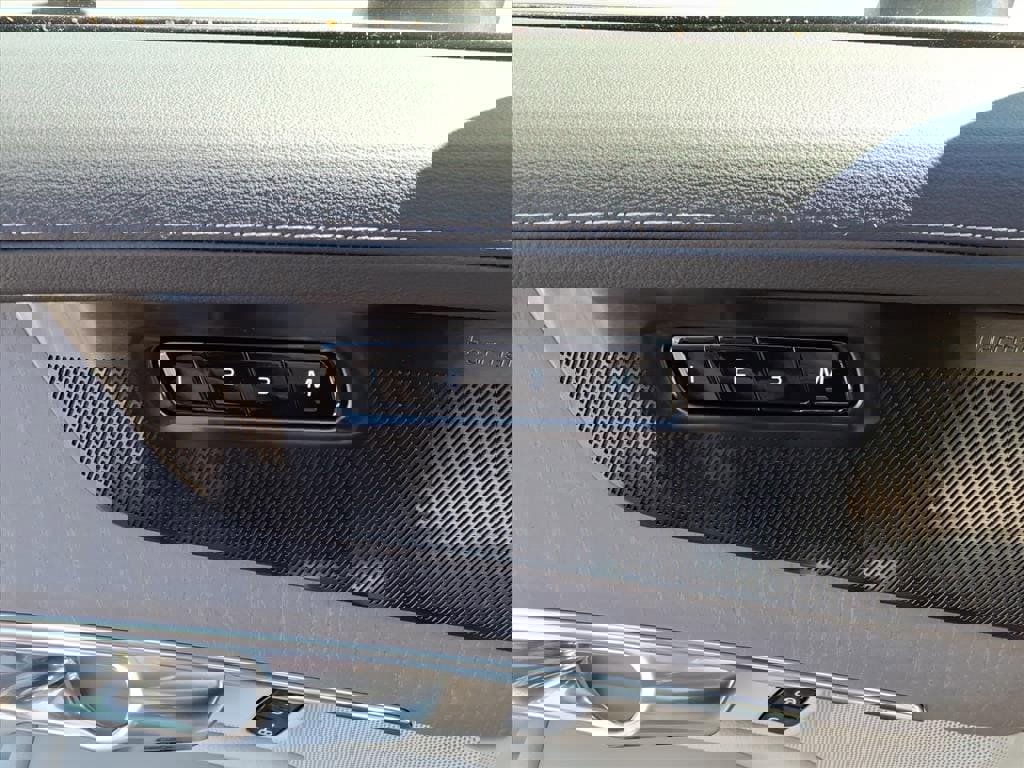 New 2026 Volvo XC90 T8 Ultra w/ Protection Package Premier image 13