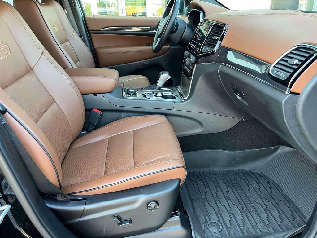 Used 2020 Jeep Grand Cherokee Overland AWD/4WD image 23