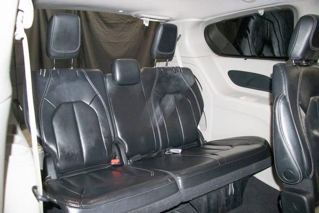 Used 2022 Chrysler Pacifica Touring-L image 19