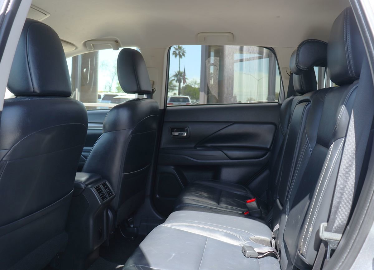 Used 2020 Mitsubishi Outlander SE image 33