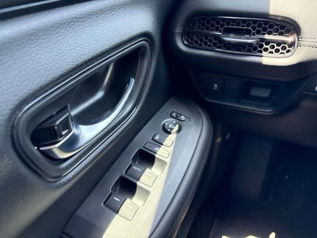 Used 2027 Honda HR-V LX image 23