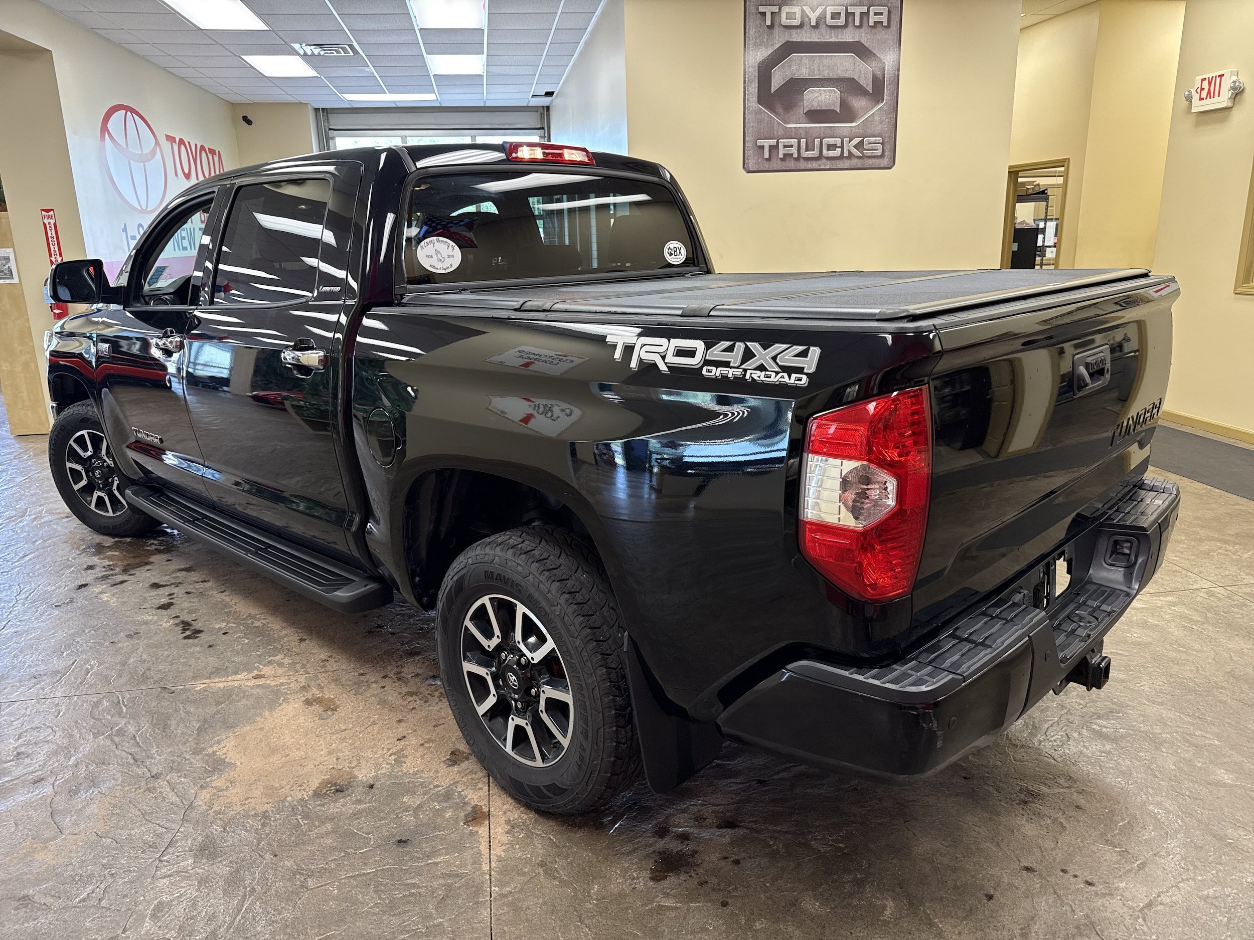 Used 2019 Toyota Tundra Limited w/ Limited Premium Package AWD/4WD image 10