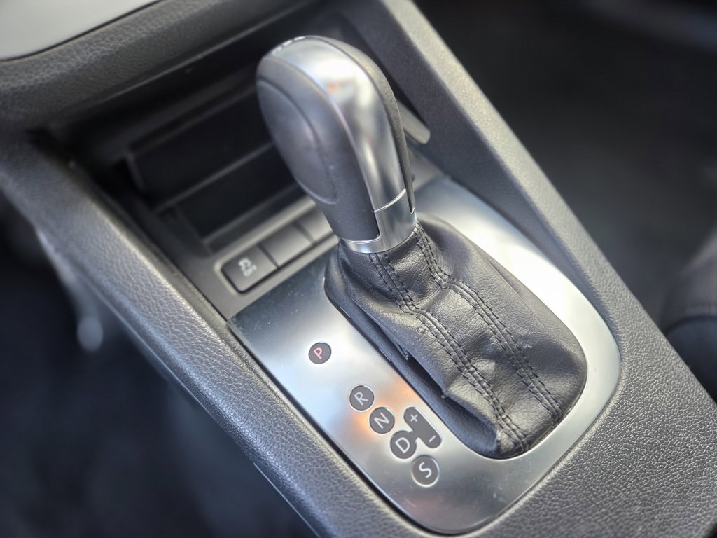 Used 2014 Volkswagen Eos w/ Sport Package image 18