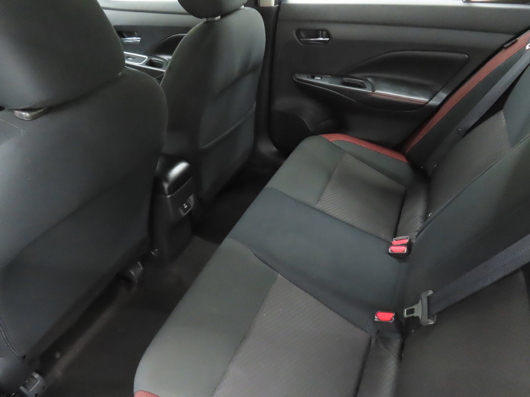Used 2024 Nissan Versa SR FWD image 21