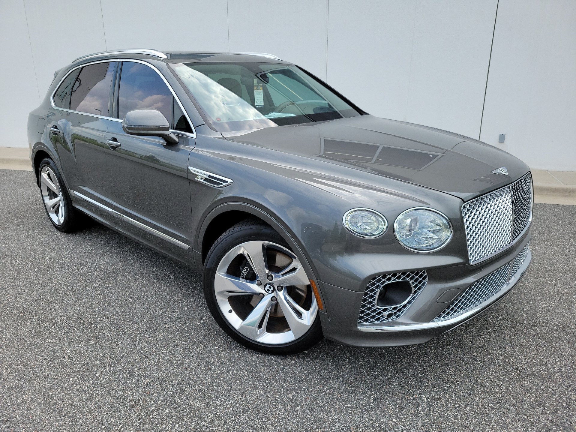 Certified 2023 Bentley Bentayga Plug-In Hybrid AWD/4WD image 49