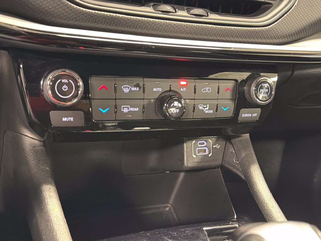 Used 2025 Jeep Compass Trailhawk AWD/4WD image 35