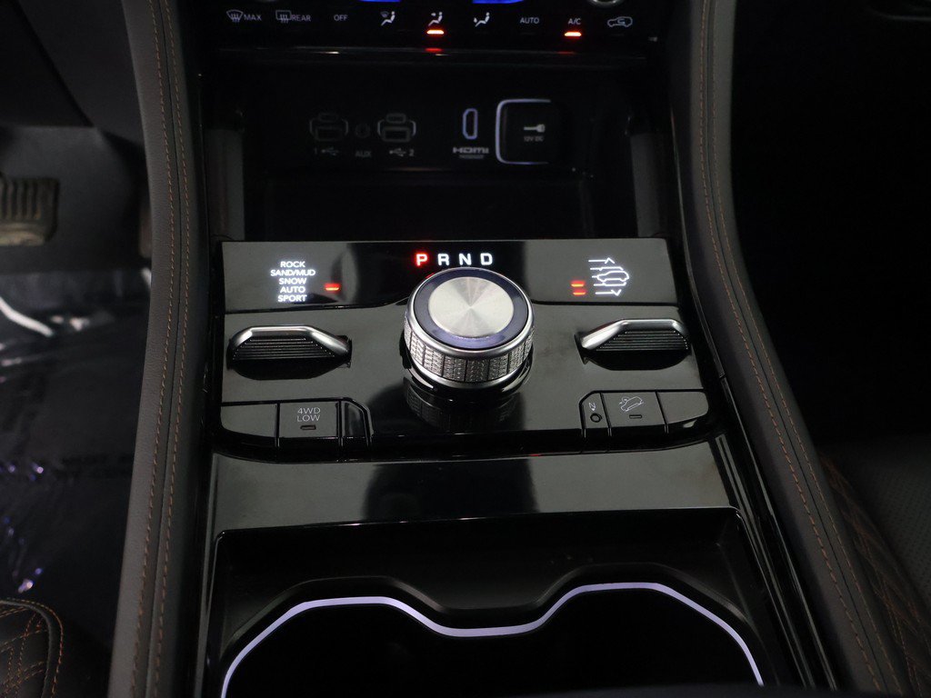 Used 2022 Jeep Grand Cherokee Summit AWD/4WD image 49