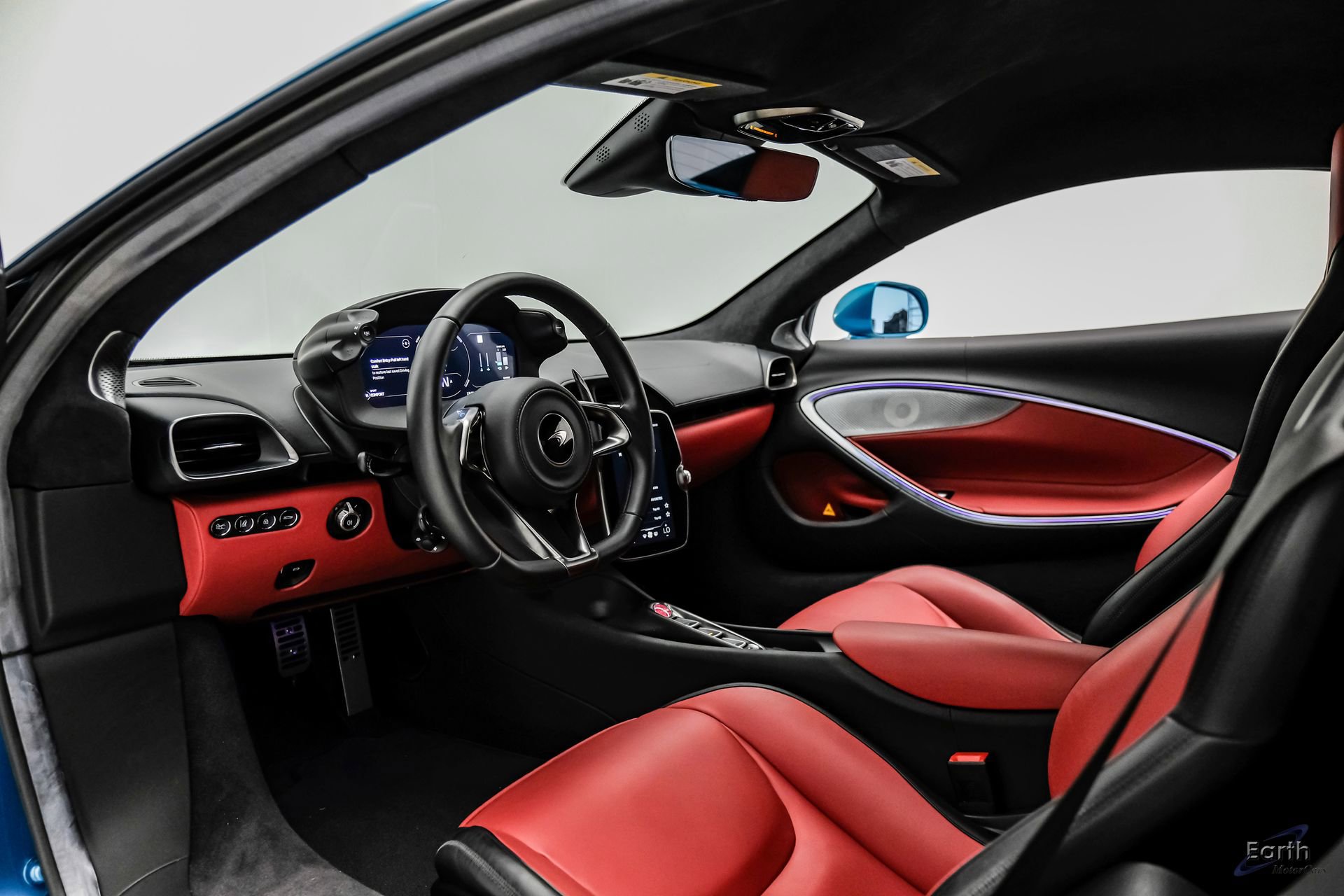 Used 2024 McLaren Artura RWD image 41