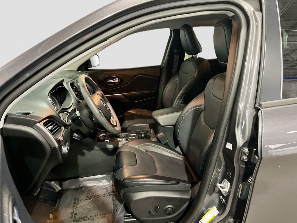 Used 2022 Jeep Cherokee Latitude Lux w/ Mopar Interior Package AWD/4WD image 21