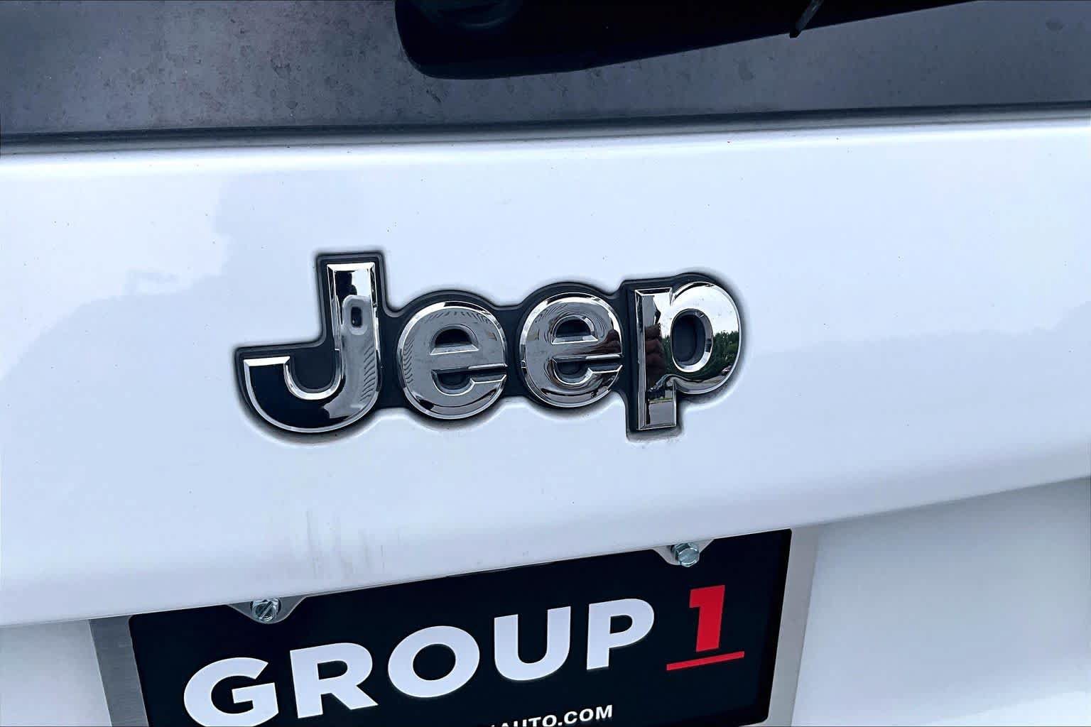 Used 2019 Jeep Cherokee Limited w/ Technology Group FWD image 30