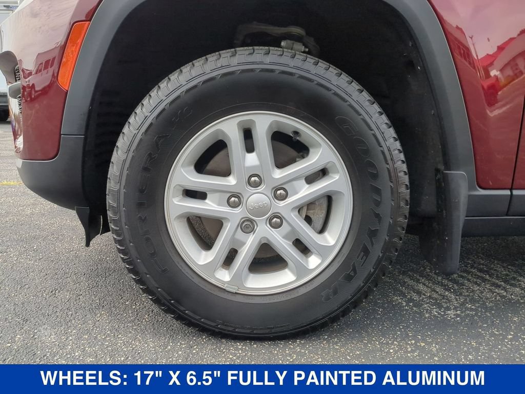 Used 2023 Jeep Grand Cherokee Laredo AWD/4WD image 24