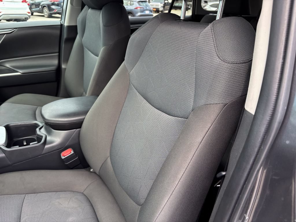 Used 2025 Toyota RAV4 XLE w/ Weather Package AWD/4WD image 20