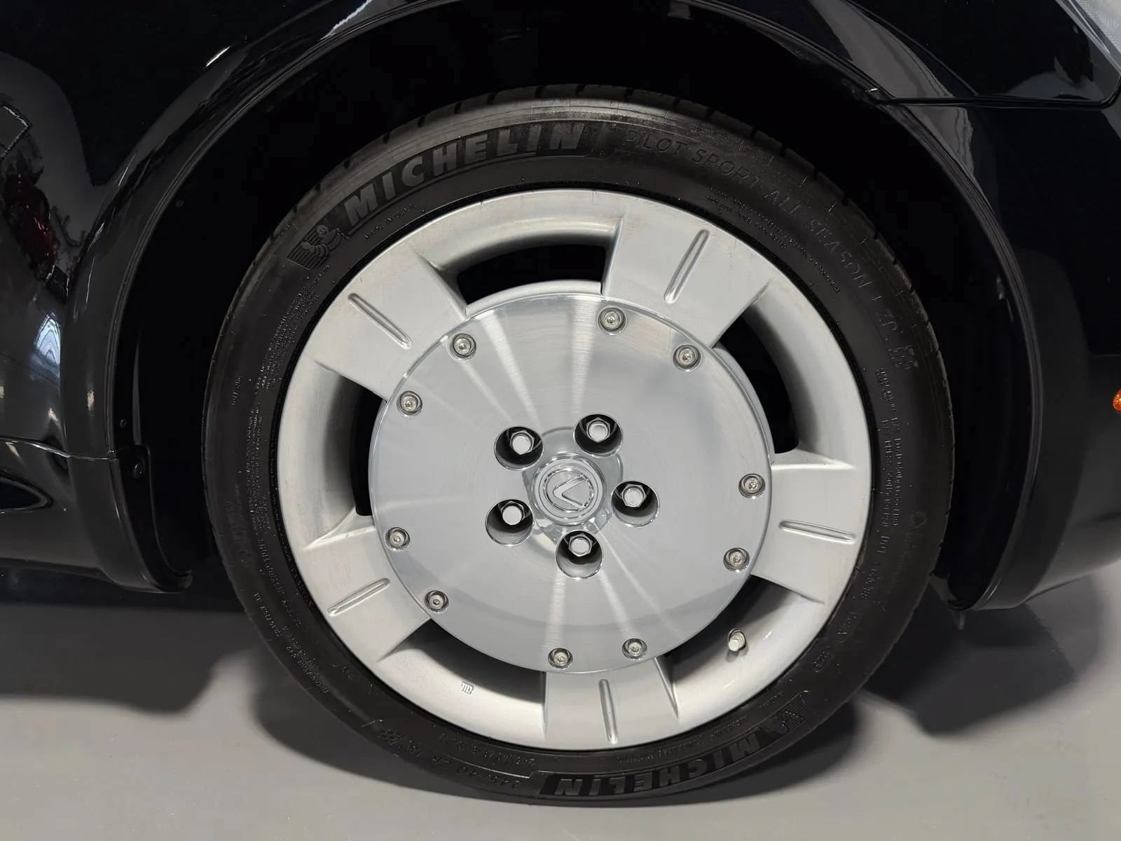 Used 2004 Lexus SC 430 Convertible RWD image 9