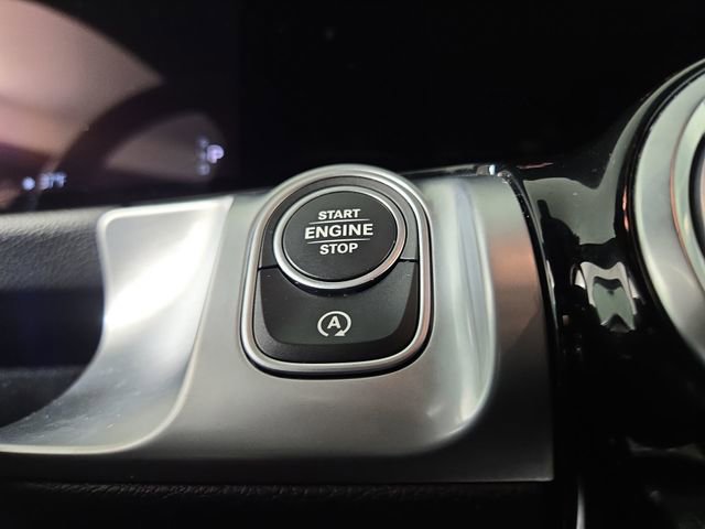 Used 2025 Mercedes-Benz GLB 250 4MATIC image 24