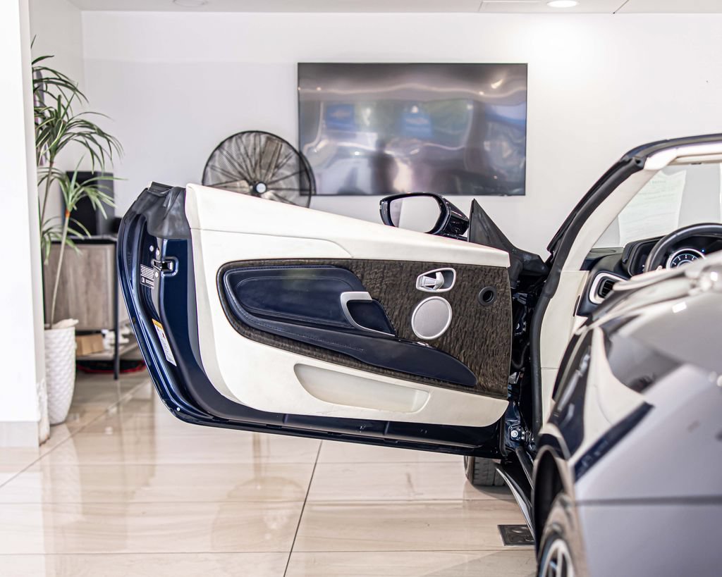 Used 2019 Aston Martin DB11 Volante RWD image 30