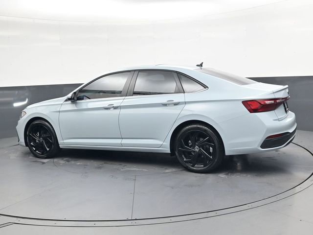 Used 2025 Volkswagen Jetta SE image 6