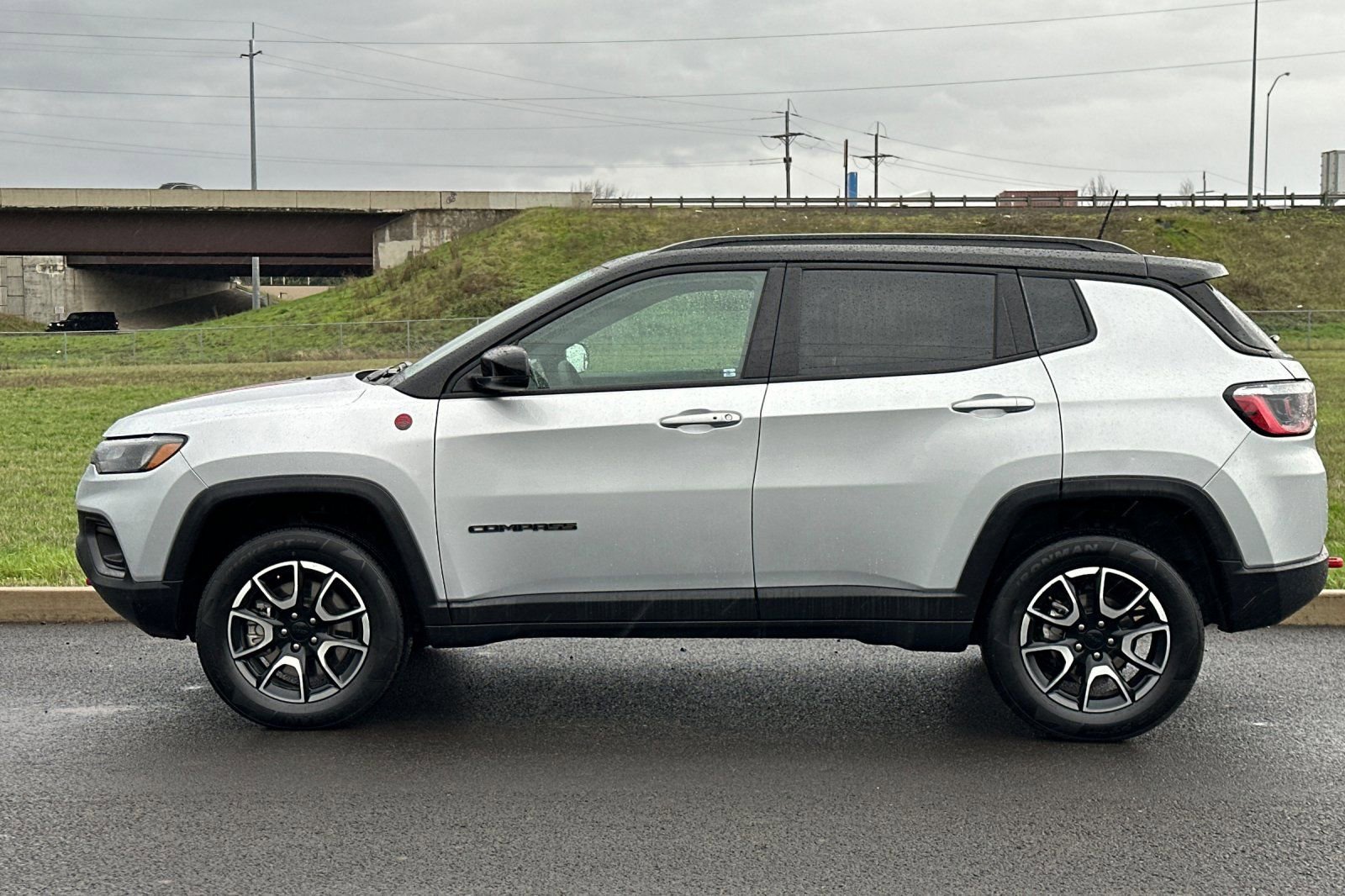 Used 2024 Jeep Compass Trailhawk AWD/4WD image 6
