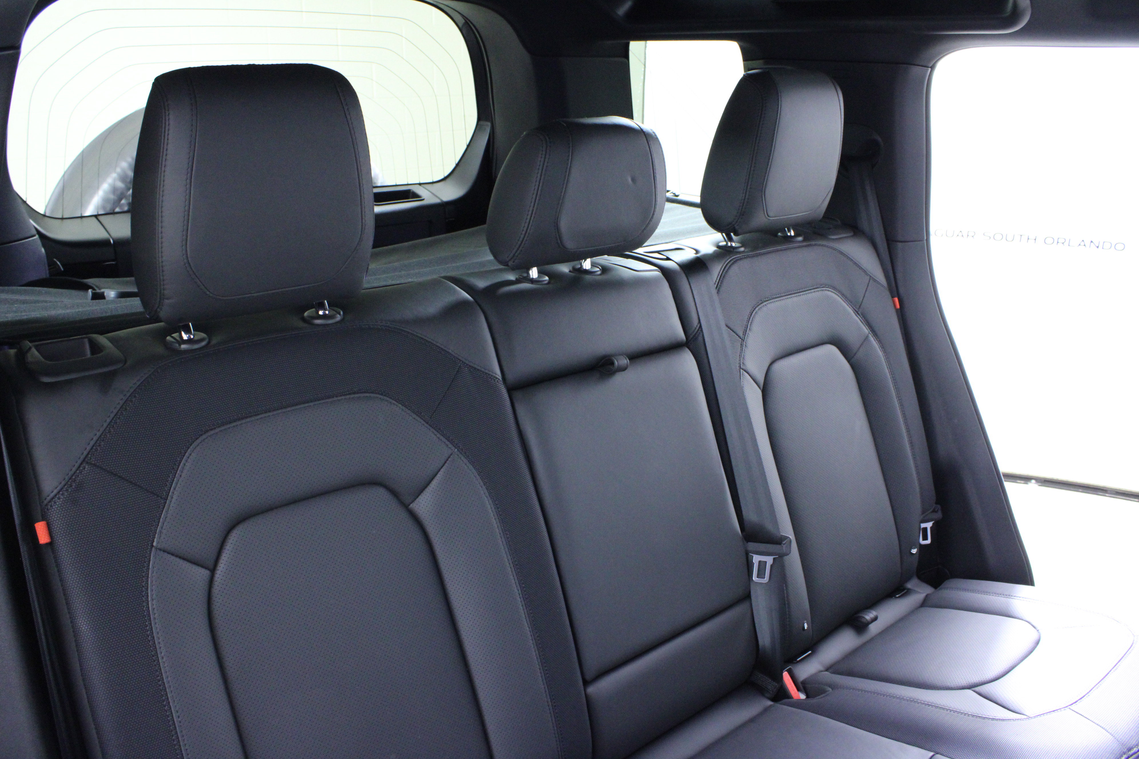 Used 2023 Land Rover Defender 110 X-Dynamic SE image 13