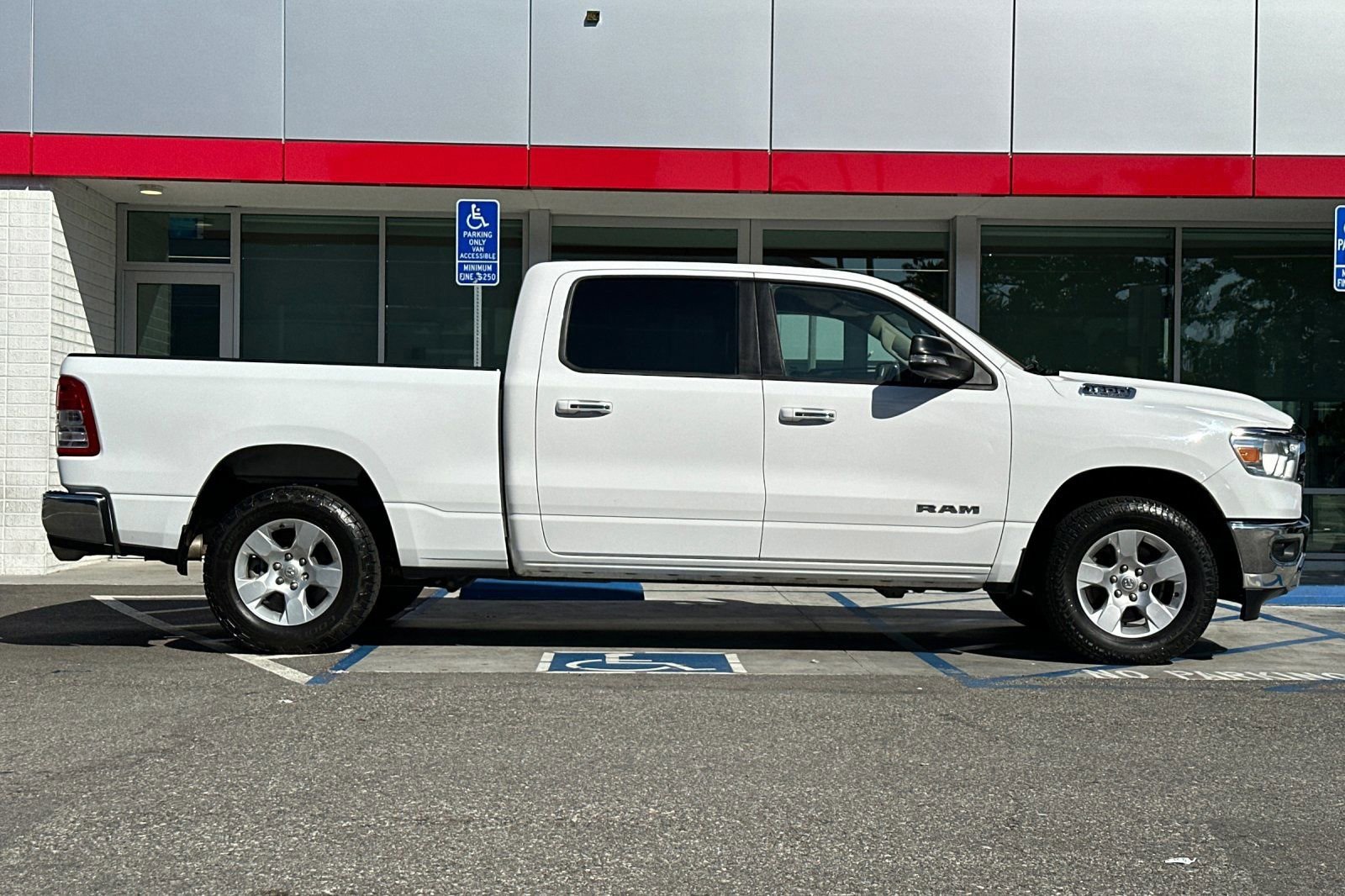 Used 2020 RAM 1500 Big Horn AWD/4WD image 3