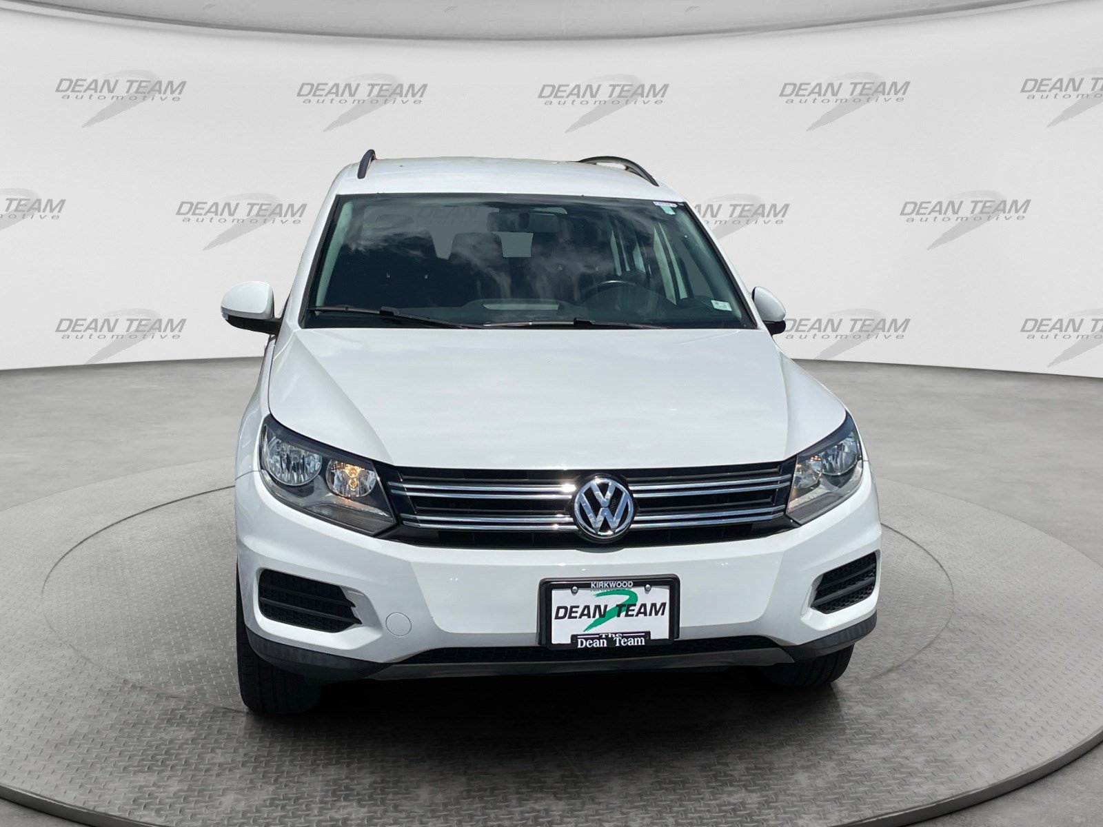 Used 2017 Volkswagen Tiguan Limited w/ Premium Package AWD/4WD image 2