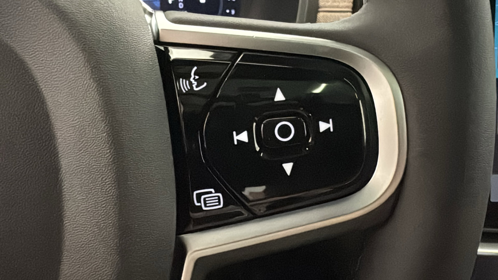 New 2026 Volvo XC90 B6 Plus w/ Protection Package Premier AWD/4WD image 14