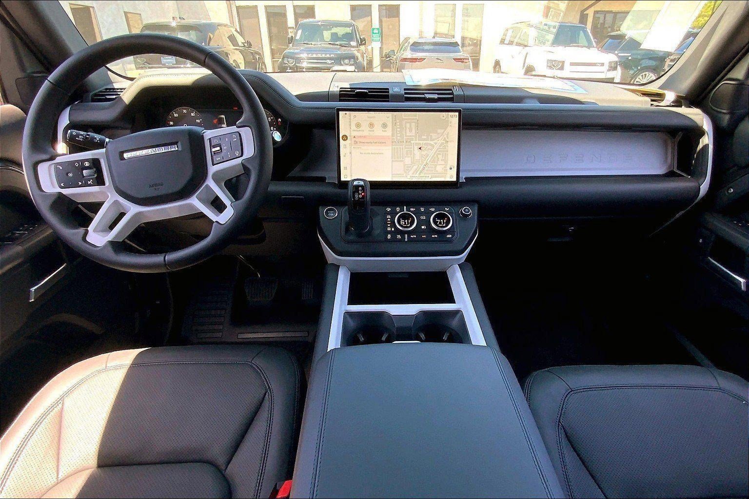 New 2025 Land Rover Defender 130 X-Dynamic SE AWD/4WD image 8