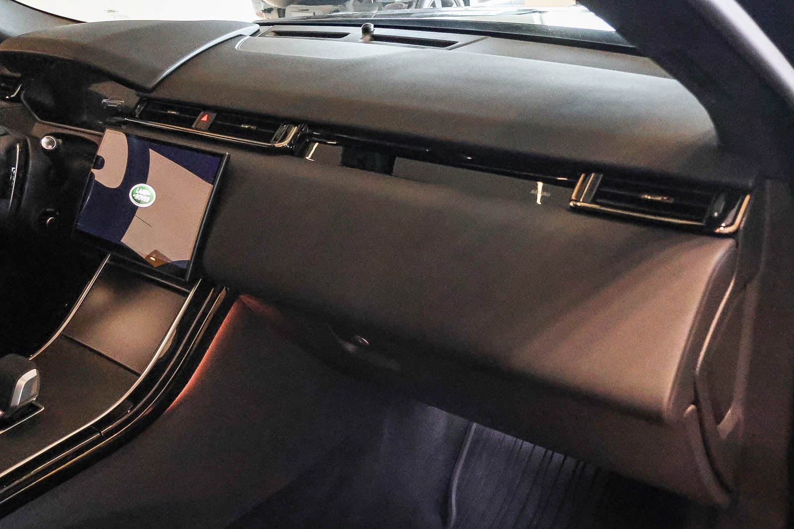 New 2026 Land Rover Range Rover Velar S AWD/4WD image 15