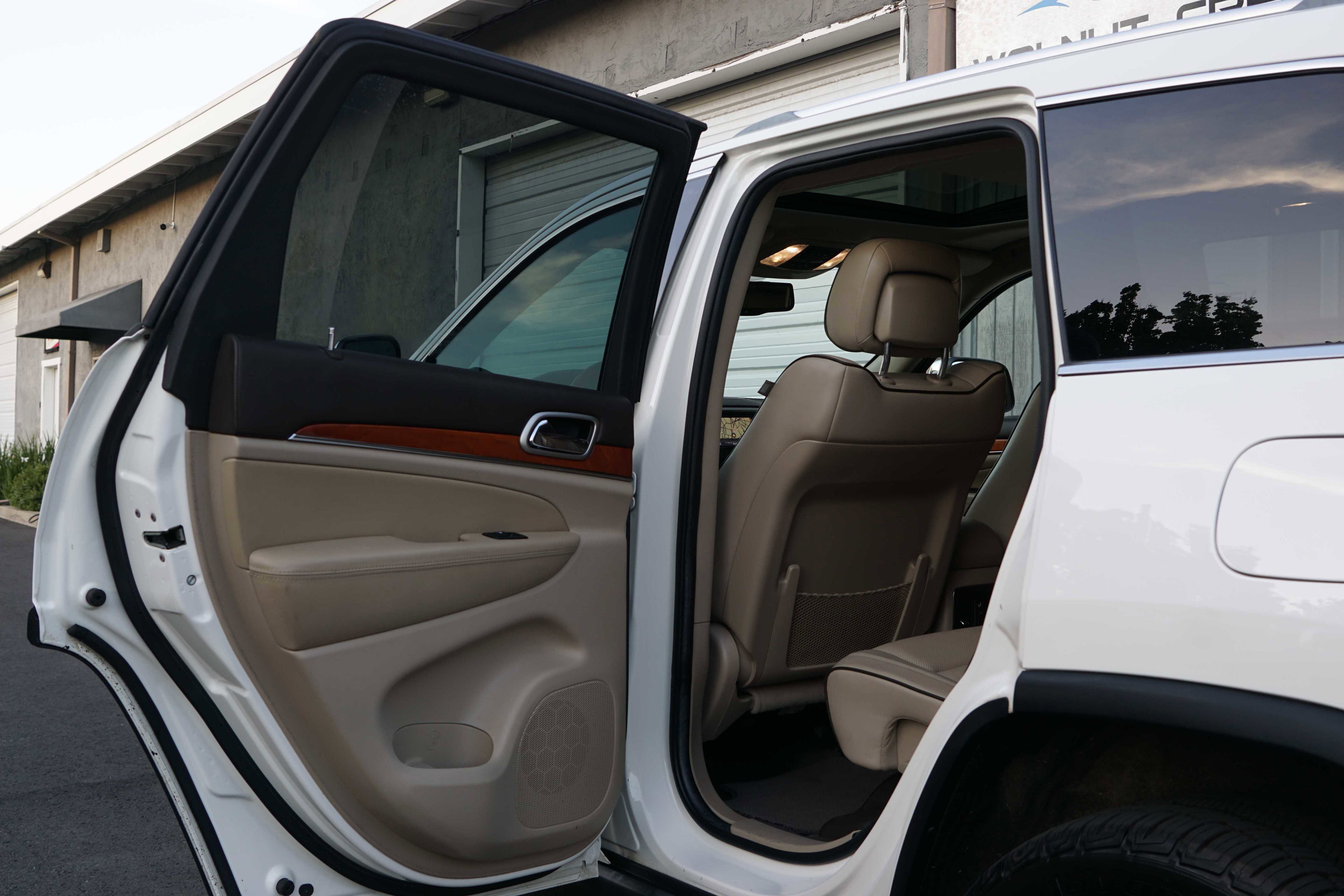 Used 2012 Jeep Grand Cherokee Overland image 29