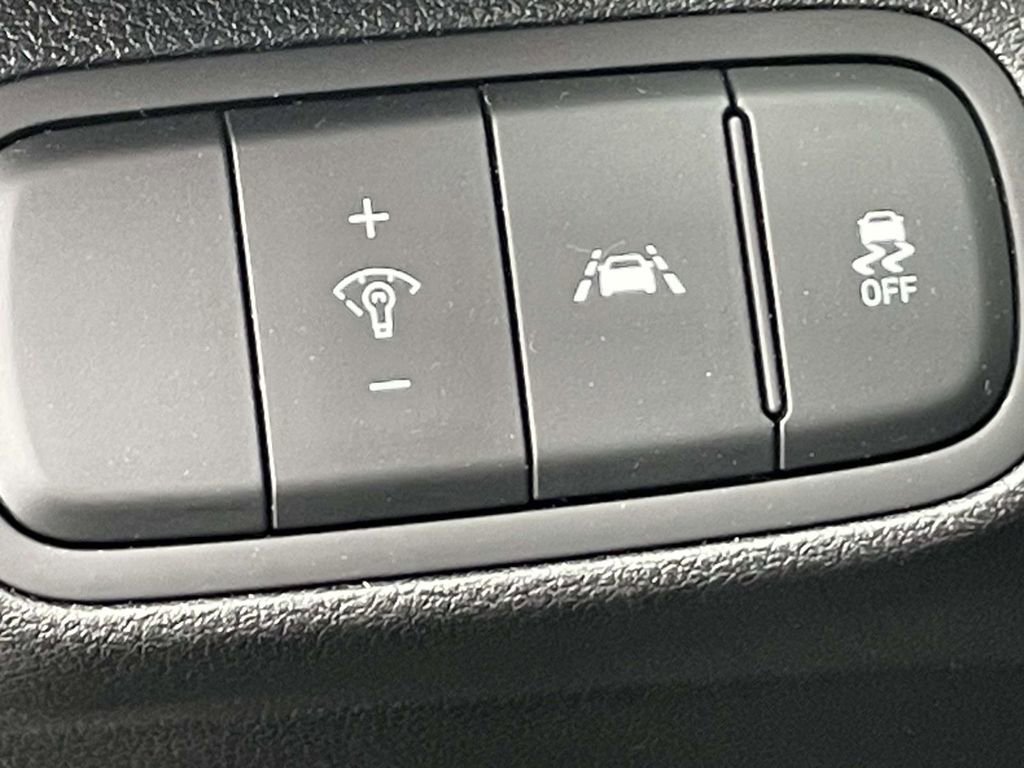 Used 2020 Hyundai Venue SEL image 17