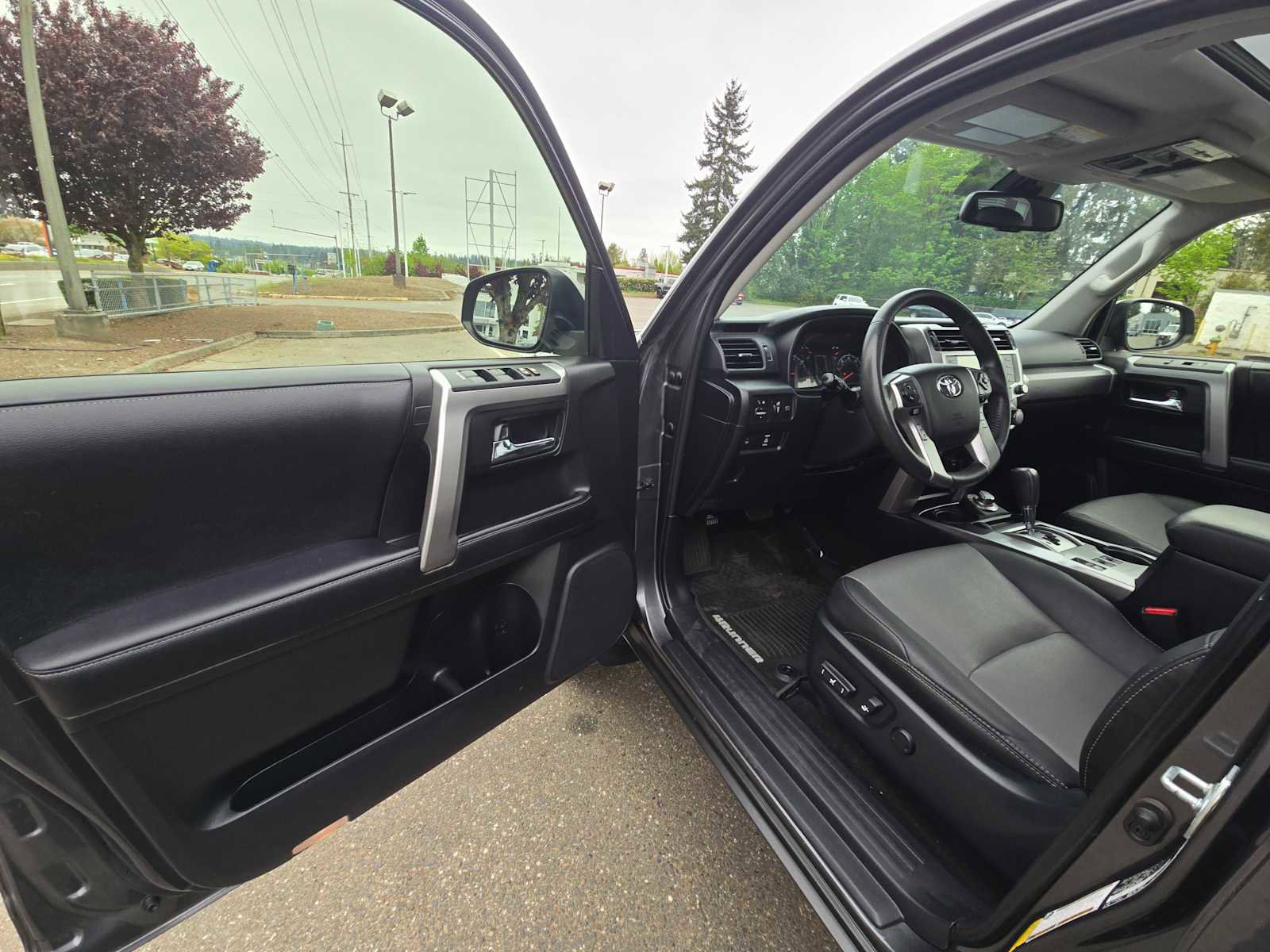 Used 2020 Toyota 4Runner SR5 Premium w/ Moonroof Package AWD/4WD image 20