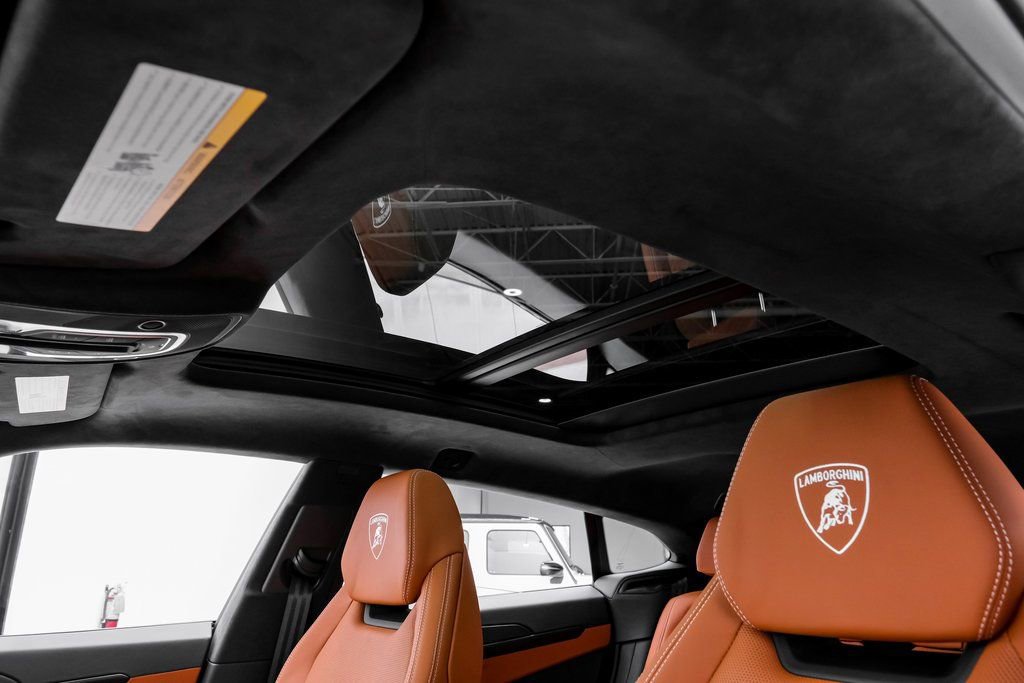 Used 2025 Lamborghini Urus SE image 7