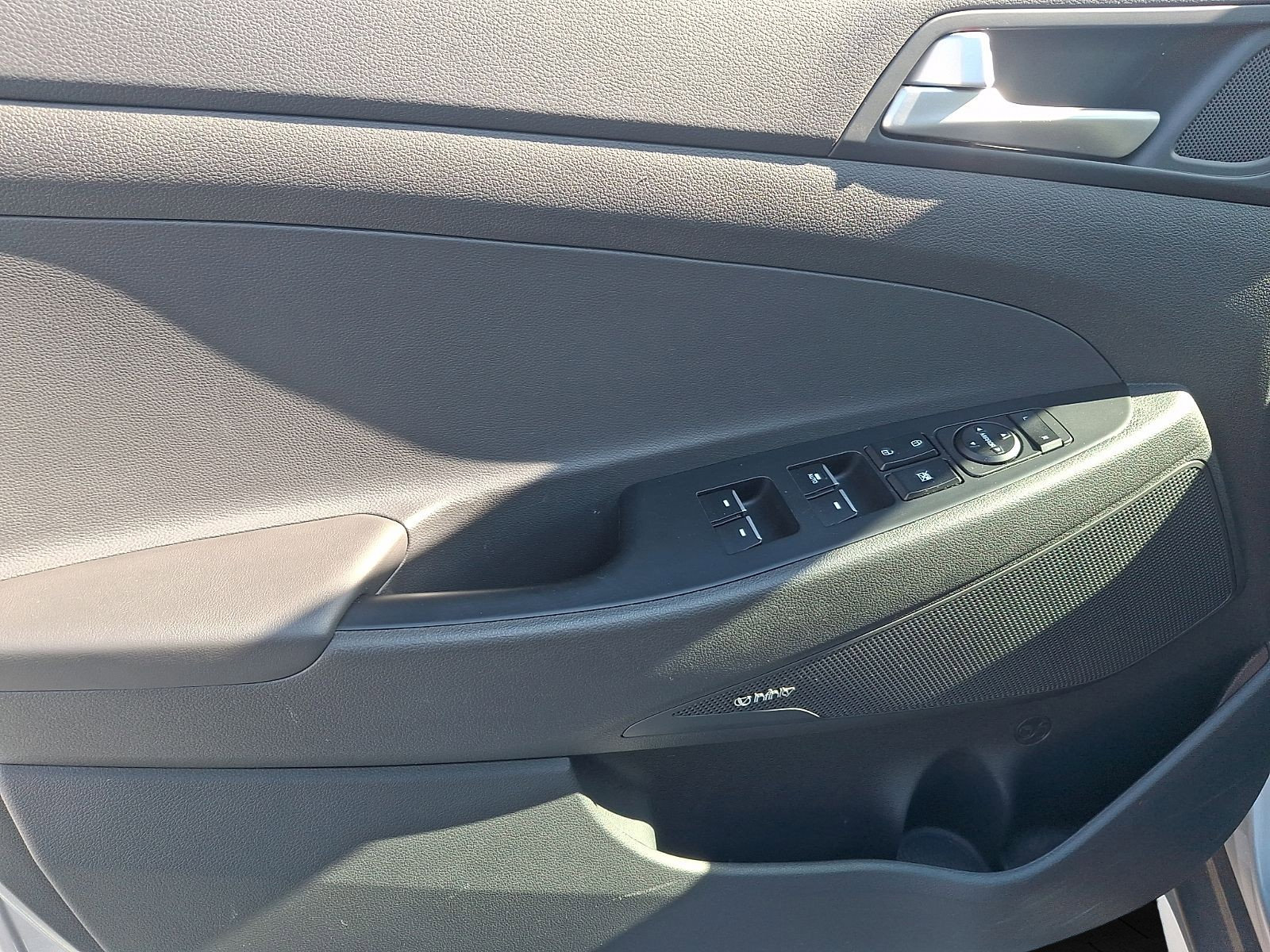 Used 2020 Hyundai Tucson Limited FWD image 12