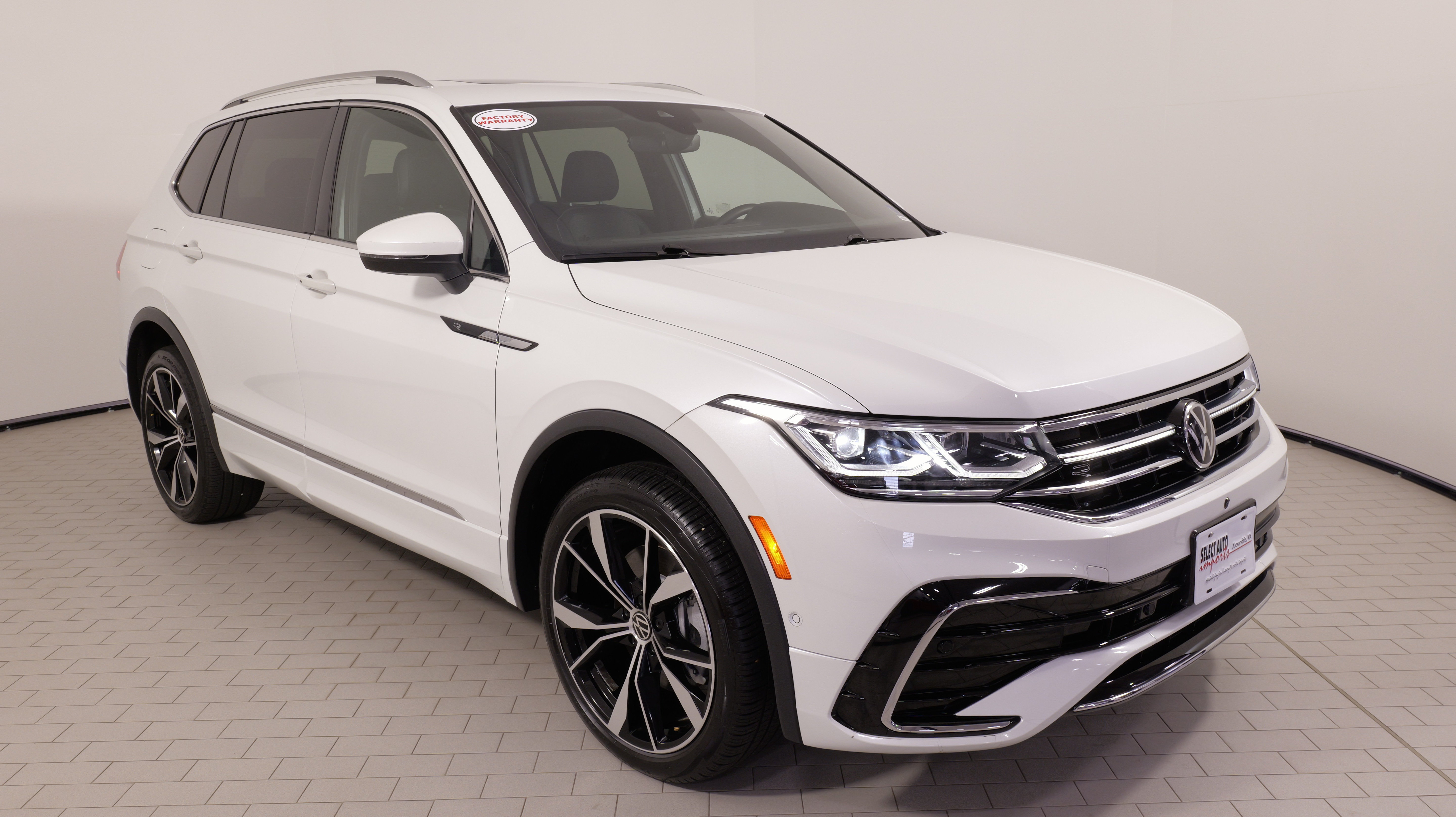 Used 2024 Volkswagen Tiguan SEL R-Line AWD/4WD image 6