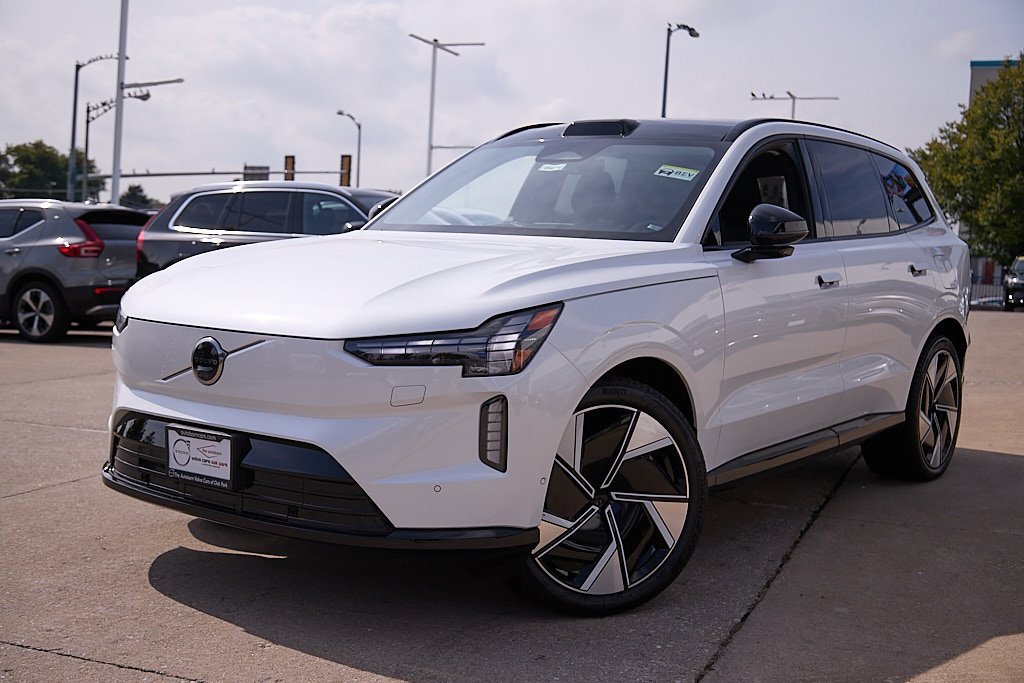 New 2025 Volvo EX90 Ultra image 2