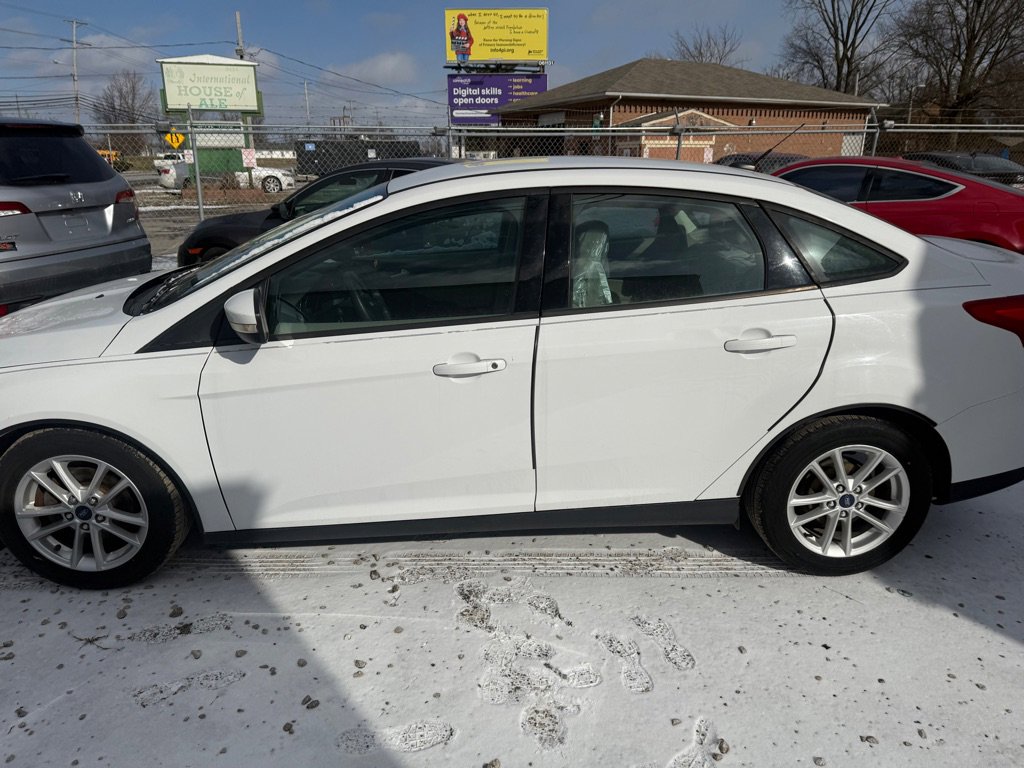 Used 2016 Ford Focus SE image 3