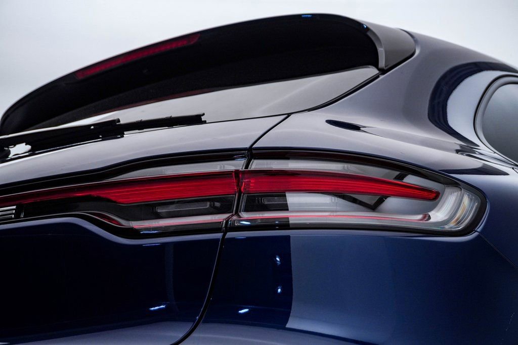 Certified 2025 Porsche Macan image 12