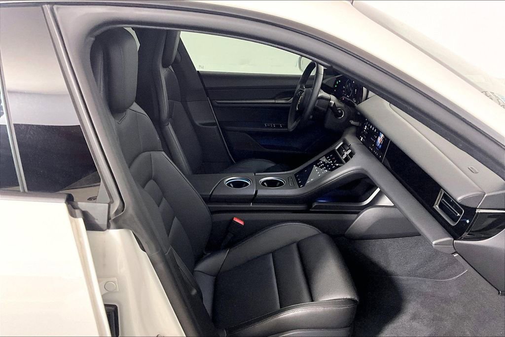 Used 2025 Porsche Taycan image 6