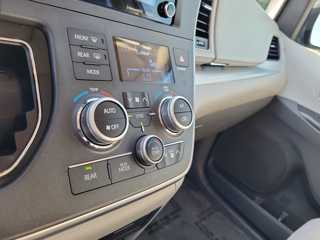 Used 2020 Toyota Sienna LE FWD image 30