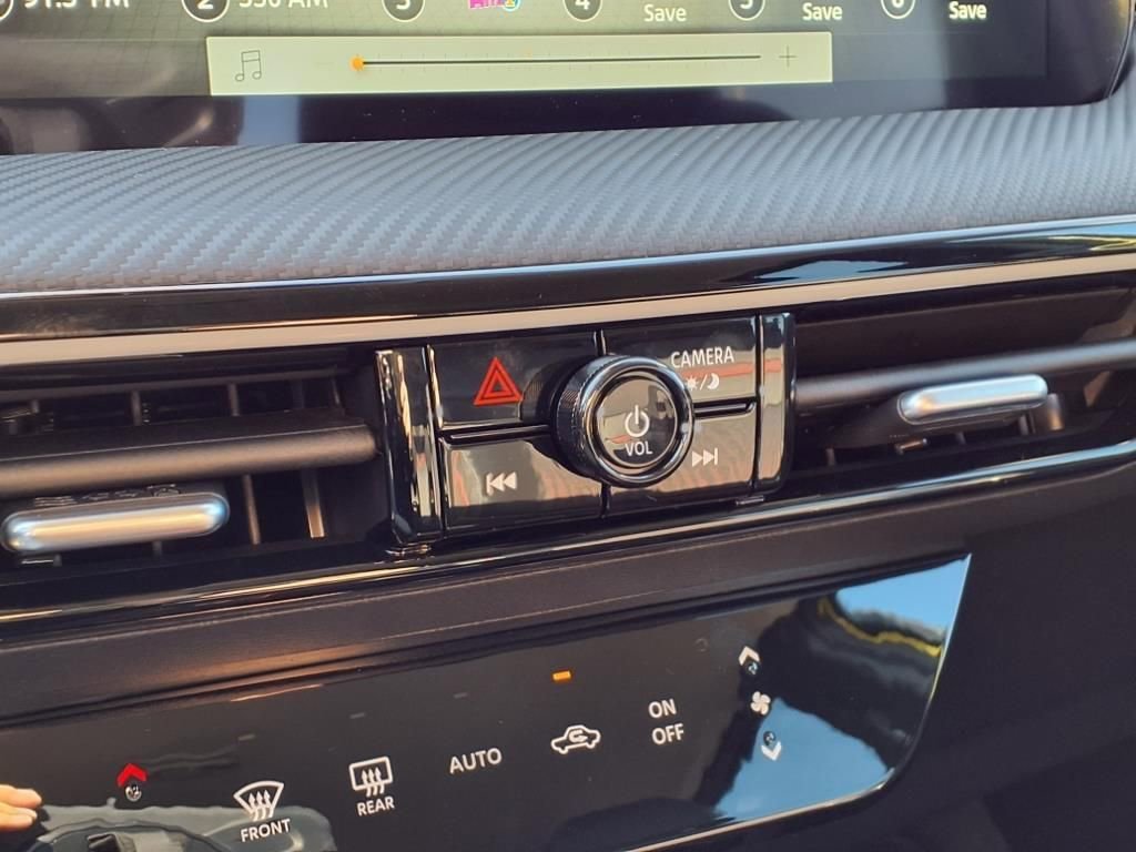 Certified 2025 Nissan Kicks SR image 11