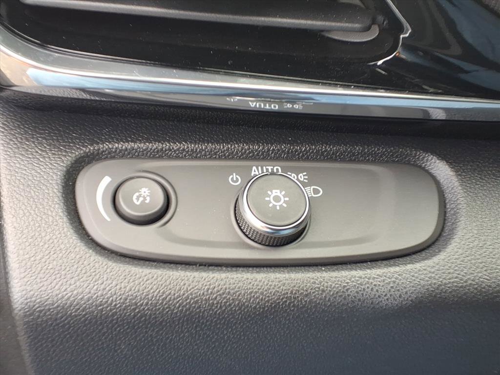Used 2025 Buick Envista Sport Touring FWD image 17