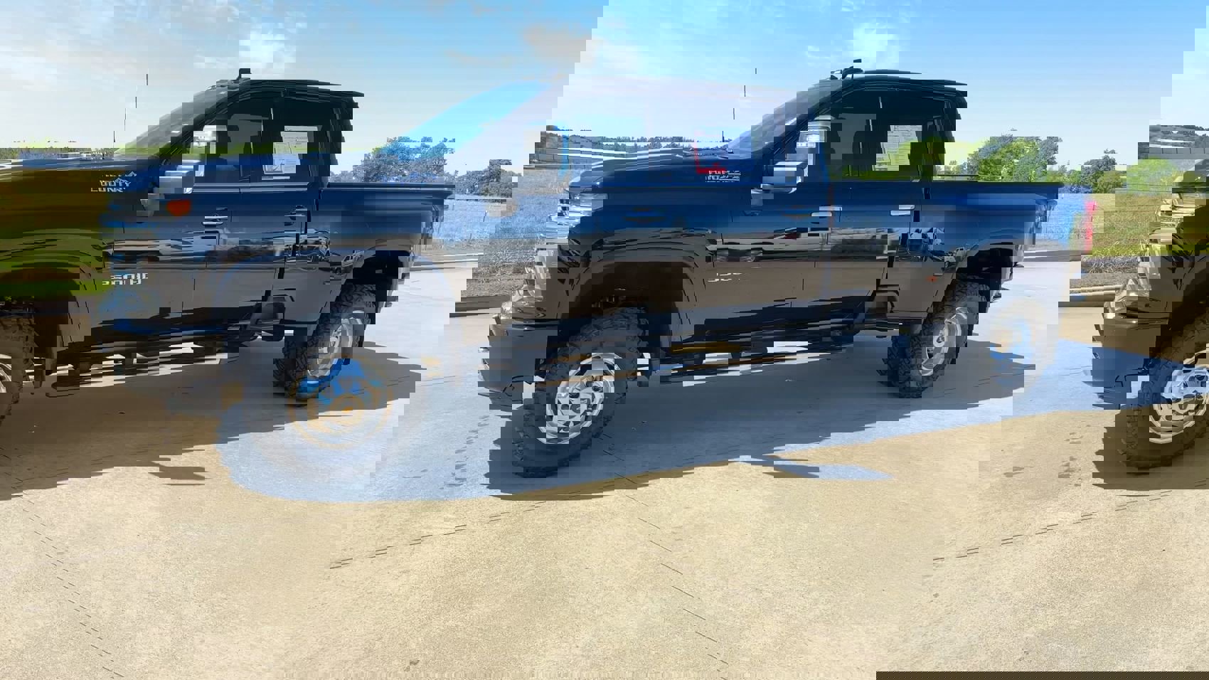 Used 2023 Chevrolet Silverado 3500 High Country w/ Snow Plow Prep/Camper Package image 5