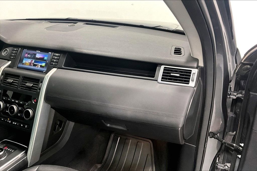Used 2018 Land Rover Discovery Sport HSE AWD/4WD image 16