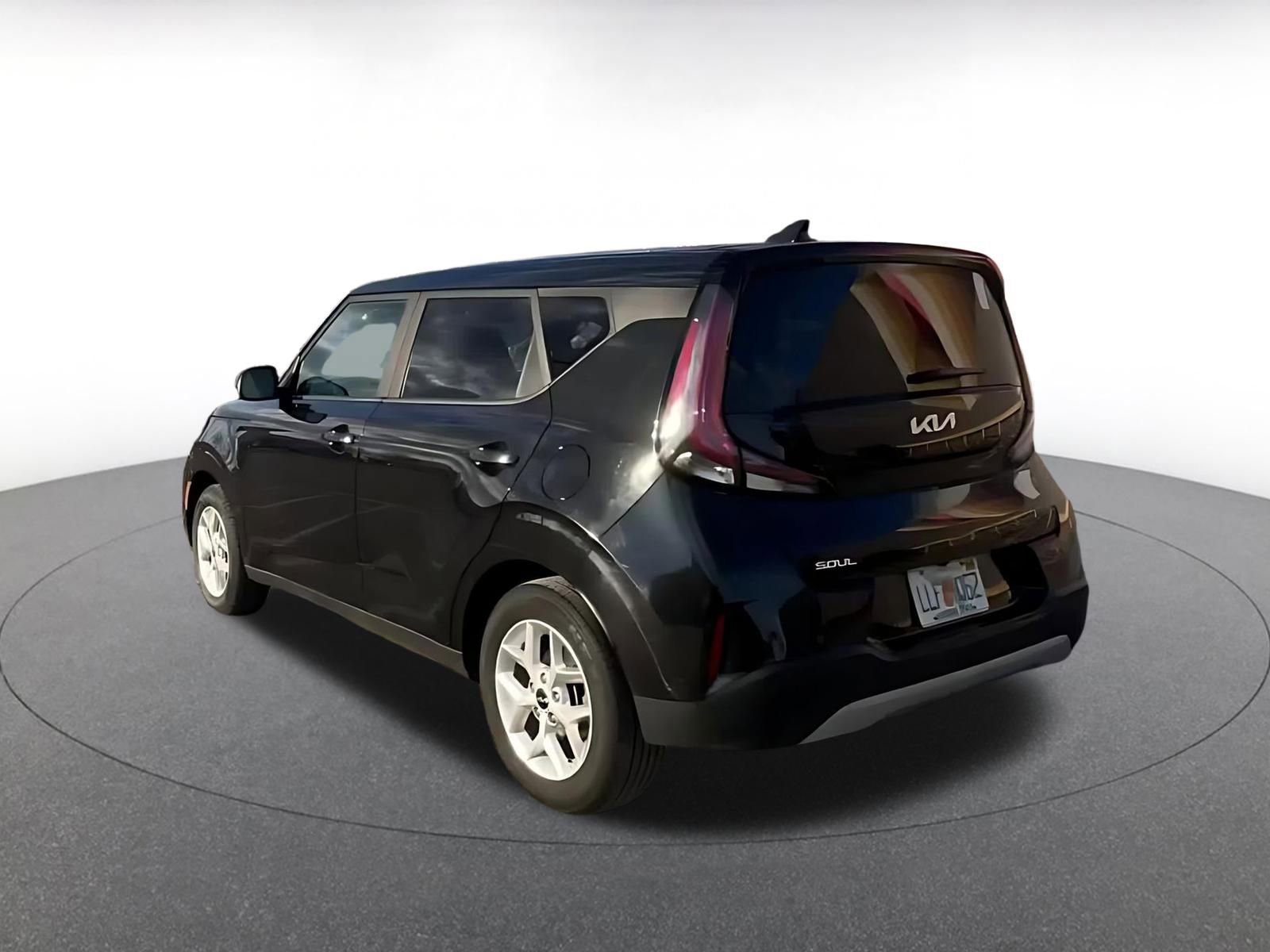 Used 2025 Kia Soul LX w/ LX Technology Package image 8