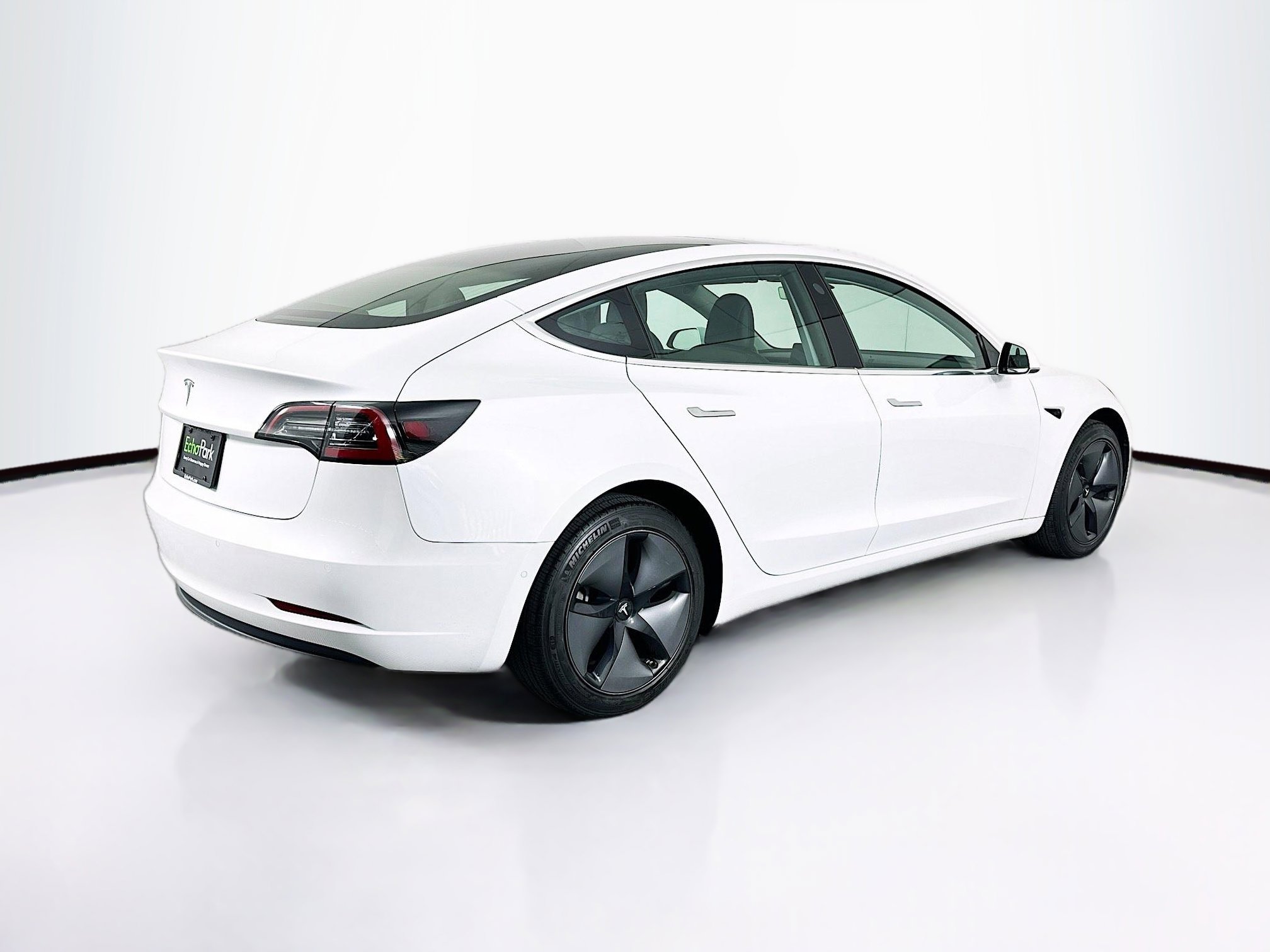 Used 2019 Tesla Model 3 Standard Range Plus image 9