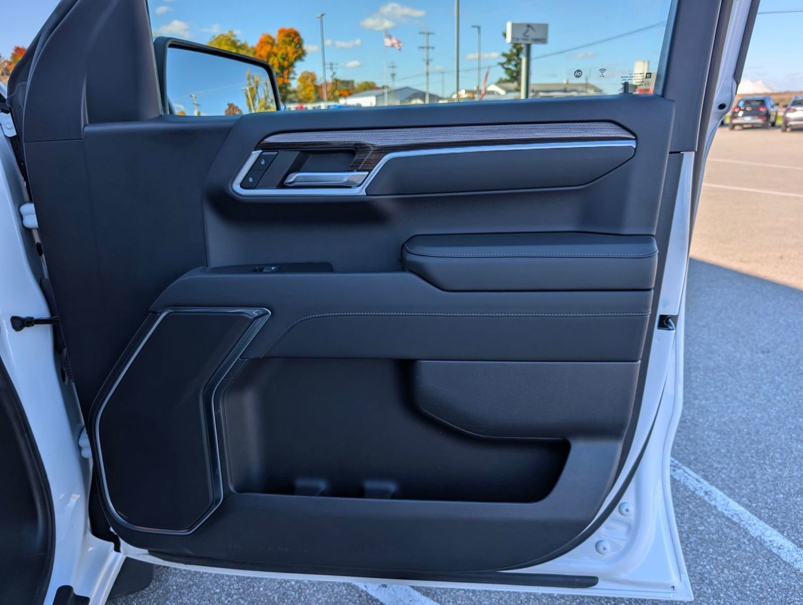 Used 2022 Chevrolet Silverado 1500 LT image 28