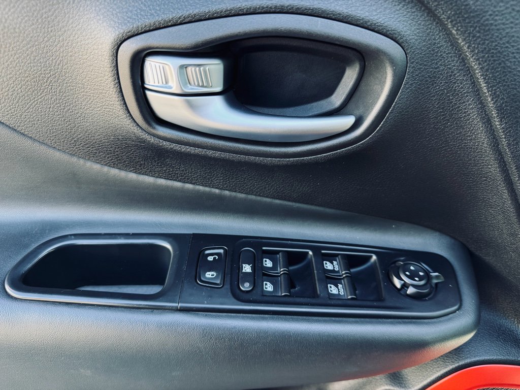 Used 2019 Jeep Renegade Trailhawk w/ UConnect 8.4 Nav Group image 13