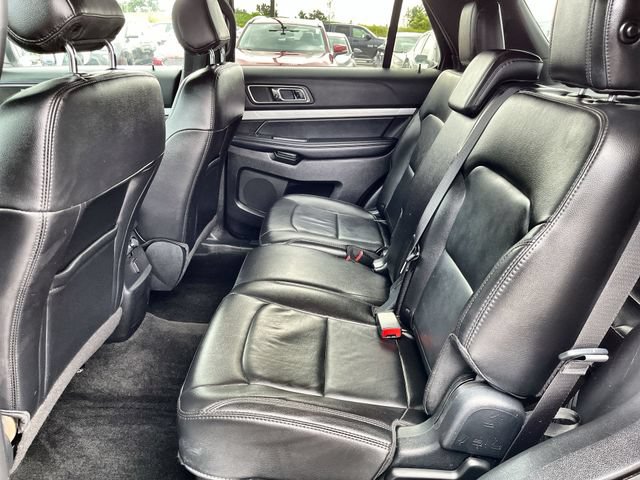 Used 2017 Ford Explorer XLT w/ Equipment Group 202A AWD/4WD image 26