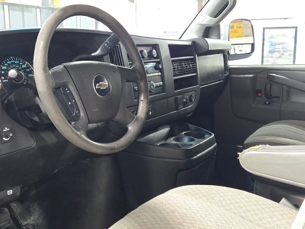 Used 2017 Chevrolet Express 3500 image 19